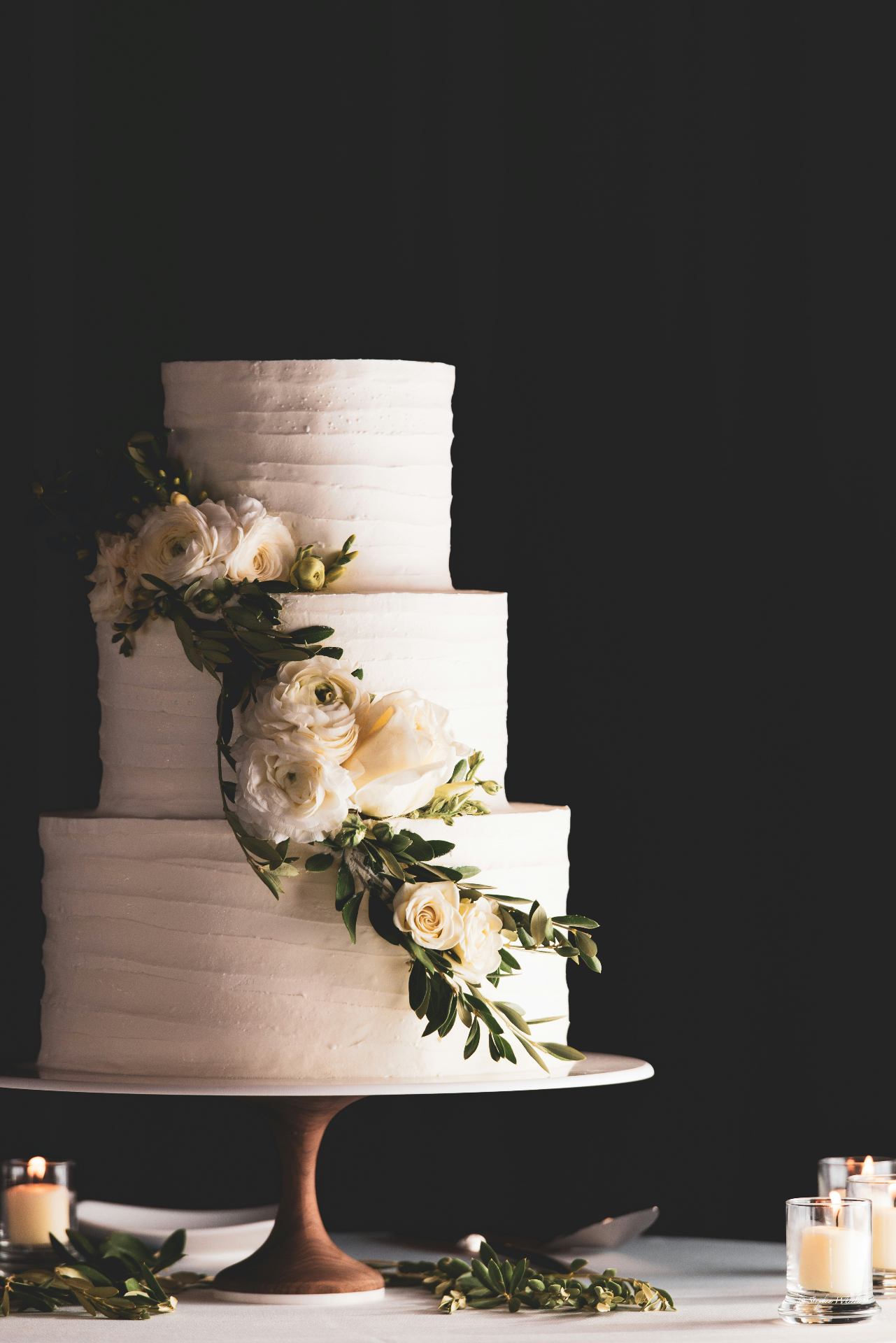 Beautiful three-tiered wedding cake with pink roses